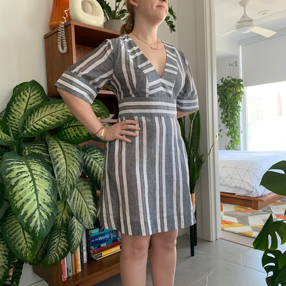 ❤️Banana Republic Striped Dress size 10 petite